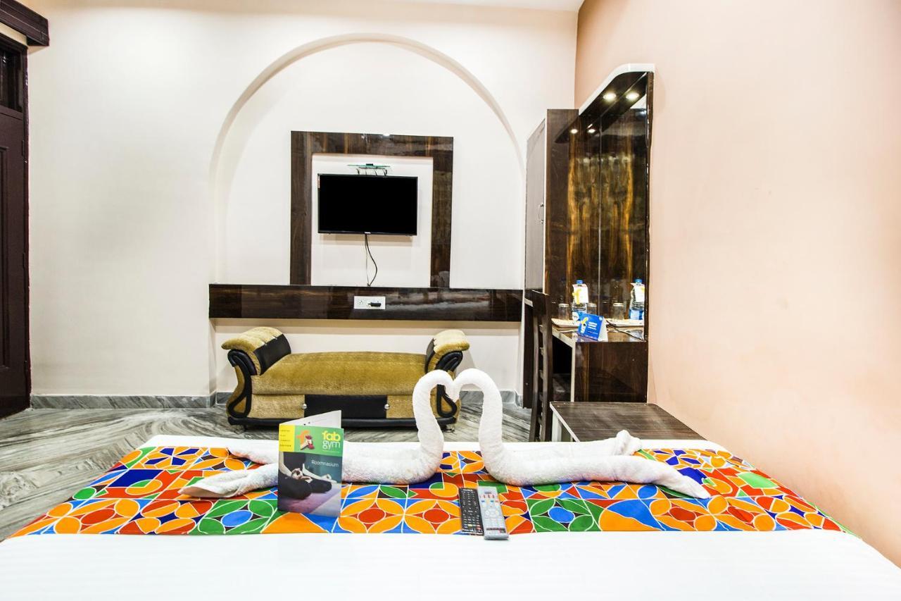 Hotel Fabexpress Sant Golden Temple